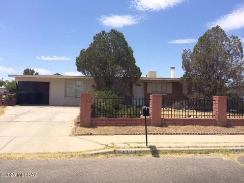 4220 E 27th St, Tucson, AZ 85711