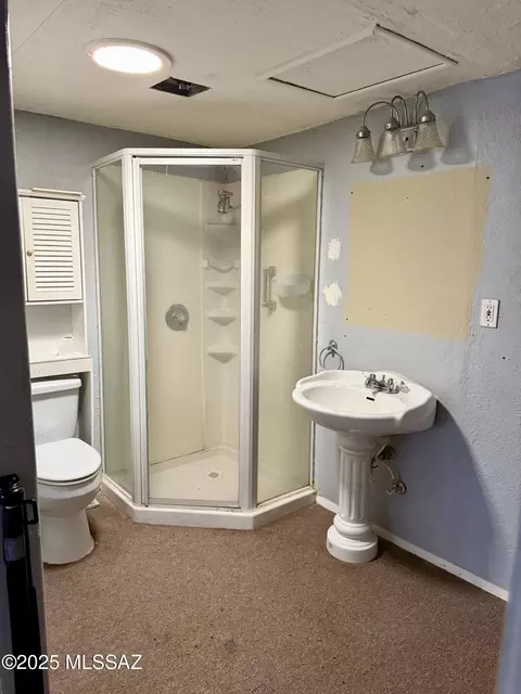 Bath - 341 S Lawson Ln, Willcox, AZ 85643 photo 1 of 2