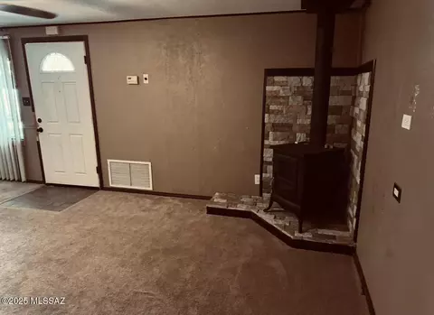 Living - 341 S Lawson Ln, Willcox, AZ 85643 photo 2 of 3