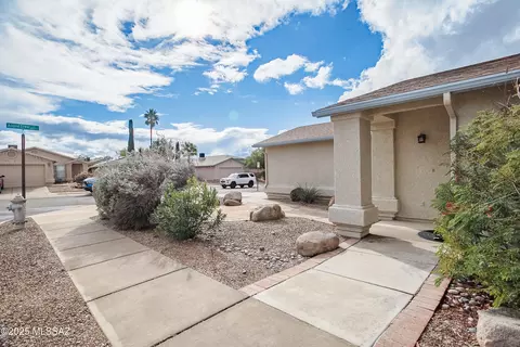 Exterior - 8845 E Apple Tree Dr, Tucson, AZ 85730 photo 4 of 6