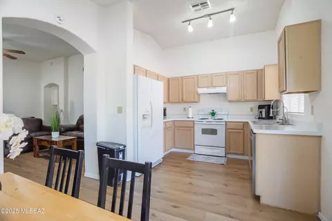 Kitchen - 8845 E Apple Tree Dr, Tucson, AZ 85730 photo 7 of 7