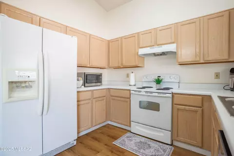 Kitchen - 8845 E Apple Tree Dr, Tucson, AZ 85730 photo 2 of 7