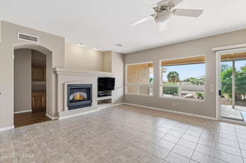 Living - 62159 E Iron Crest Dr, Tucson, AZ 85739 photo 6 of 7