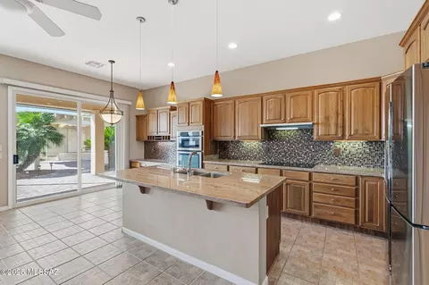 Kitchen - 62159 E Iron Crest Dr, Tucson, AZ 85739 photo 6 of 7