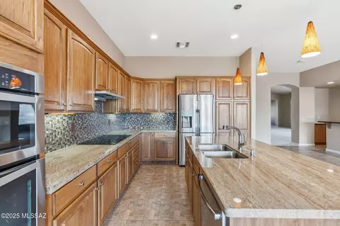 Kitchen - 62159 E Iron Crest Dr, Tucson, AZ 85739 photo 3 of 7