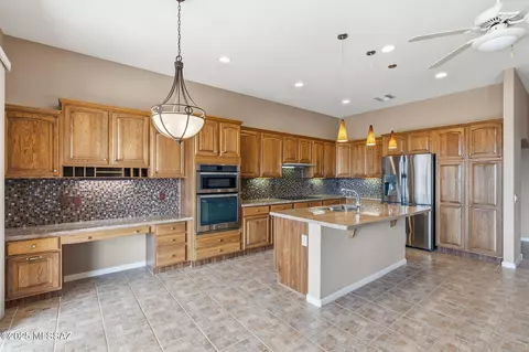Kitchen - 62159 E Iron Crest Dr, Tucson, AZ 85739 photo 2 of 7