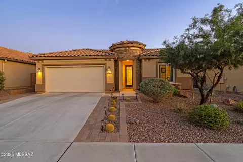 6827 W Cliff Spring Trl, Marana, AZ 85658