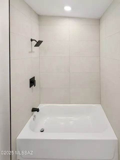 Bath - 7332 E 42nd St, Tucson, AZ 85730 photo 3 of 3