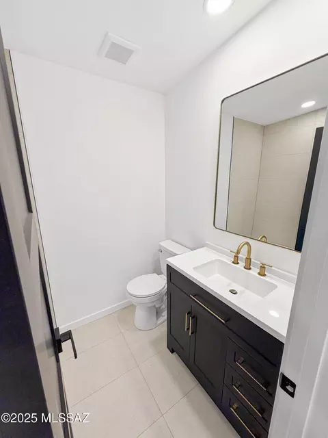 Bath - 7332 E 42nd St, Tucson, AZ 85730 photo 2 of 3