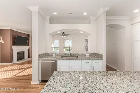 Kitchen - 18045 E Mountain Canyon Rd, Vail, AZ 85641 photo 3 of 3