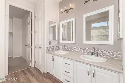 Bath - 18045 E Mountain Canyon Rd, Vail, AZ 85641 photo 1 of 3