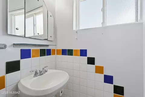 Bath - 2925 E Loretta Dr, Tucson, AZ 85716 photo 4 of 5