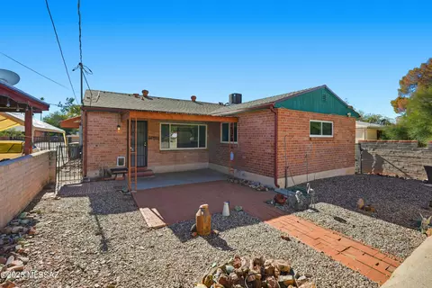 Exterior - 2925 E Loretta Dr, Tucson, AZ 85716 photo 5 of 11