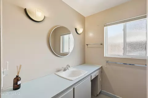 Bath - 2925 E Loretta Dr, Tucson, AZ 85716 photo 1 of 5