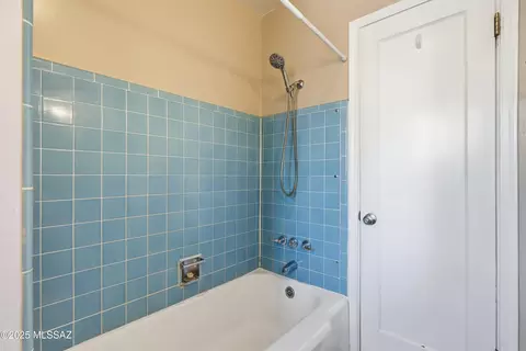 Bath - 2925 E Loretta Dr, Tucson, AZ 85716 photo 2 of 5