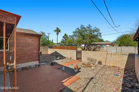 Exterior - 2925 E Loretta Dr, Tucson, AZ 85716 photo 6 of 11