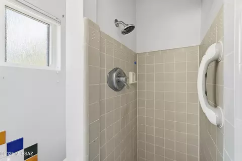 Bath - 2925 E Loretta Dr, Tucson, AZ 85716 photo 5 of 5