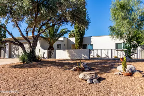 2418 S Palm Springs Dr, Tucson, AZ 85710