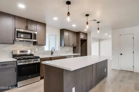 5417 E 8th St, Tucson, AZ 85711