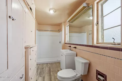 Bath - 28 E 15th St, Tucson, AZ 85701 photo 1 of 1