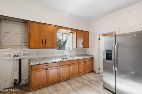 Kitchen - 28 E 15th St, Tucson, AZ 85701 photo 1 of 2