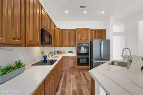 8826 N Sky Dancer Cir, Tucson, AZ 85742