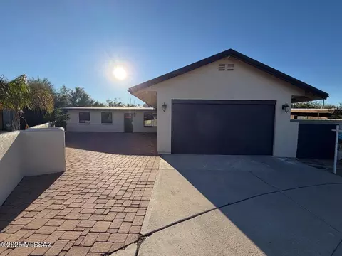 9780 E Hollow Pl, Tucson, AZ 85748