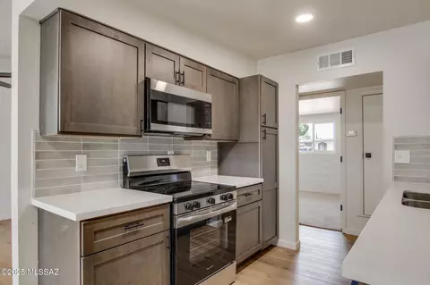 3303 S Manitoba Ave, Tucson, AZ 85730