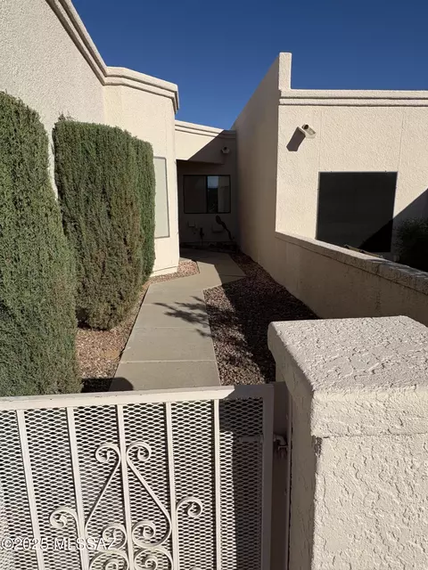 988 W Calle De Emilia, Green Valley, AZ 85614
