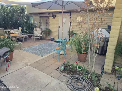 7718 E Kenyon Dr, Tucson, AZ 85710