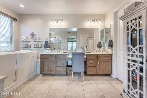 Bath - 2230 E Thunder Bluff Dr, Green Valley, AZ 85614 photo 2 of 3