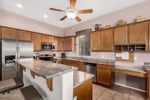 Kitchen - 60621 Eagle Heights Dr, Tucson, AZ 85739 photo 4 of 5
