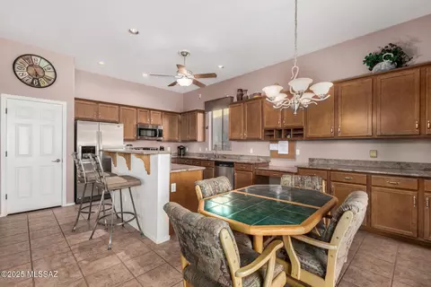 Kitchen - 60621 Eagle Heights Dr, Tucson, AZ 85739 photo 2 of 5