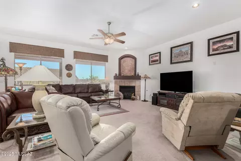 Living - 60621 Eagle Heights Dr, Tucson, AZ 85739 photo 1 of 4