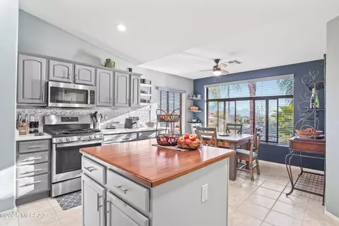 Kitchen - 62394 E Star Crest Dr, Tucson, AZ 85739 photo 3 of 5
