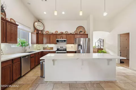 656 W Shadow Wood St, Green Valley, AZ 85614