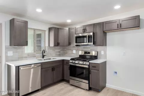 2334 E Hidalgo Vis, Tucson, AZ 85713