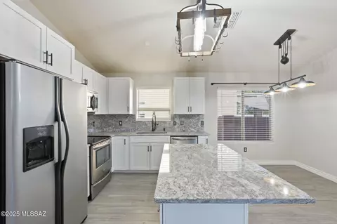 8373 S Egyptian Dr, Tucson, AZ 85747