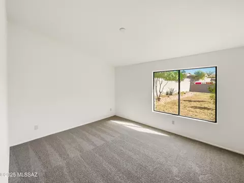 Bedroom - 9330 E Lochnay Ln, Tucson, AZ 85747 photo 6 of 7