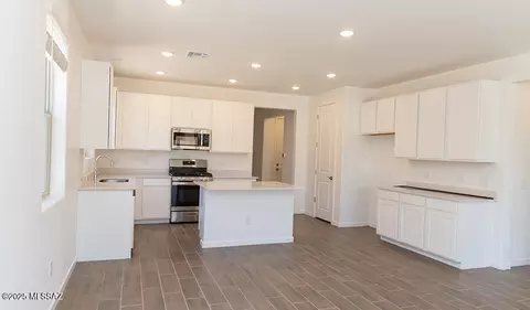 11866 E Becker Dr, Vail, AZ 85641 photo 6