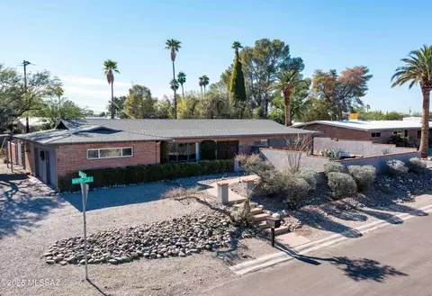 5984 E North St, Tucson, AZ 85712