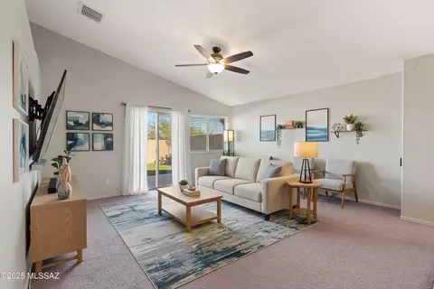 Living - 509 E Cactus Mountain Dr, Vail, AZ 85641 photo 1 of 2