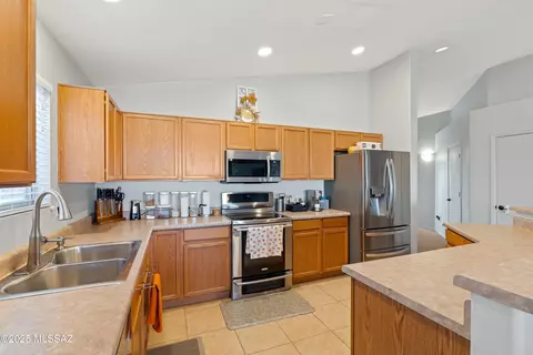 Kitchen - 509 E Cactus Mountain Dr, Vail, AZ 85641 photo 4 of 4
