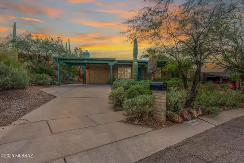 2889 W Desert Crest Dr, Tucson, AZ 85713