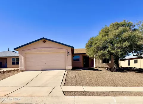 8981 E Mayberry Dr, Tucson, AZ 85730