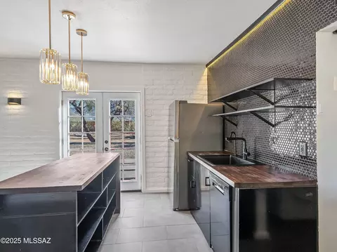 Kitchen - 3560 E Wilds Rd, Tucson, AZ 85739 photo 2 of 4