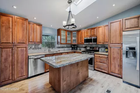 7010 N Hot Desert Trl, Tucson, AZ 85743