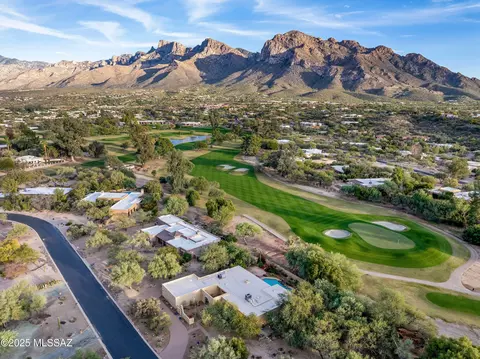 565 W Golf View Dr, Oro Valley, AZ 85737