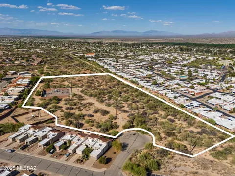 505 W Belltower Dr, Green Valley, AZ 85614