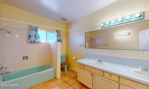 Bath - 5272 E 4th St, Tucson, AZ 85711 photo 1 of 4